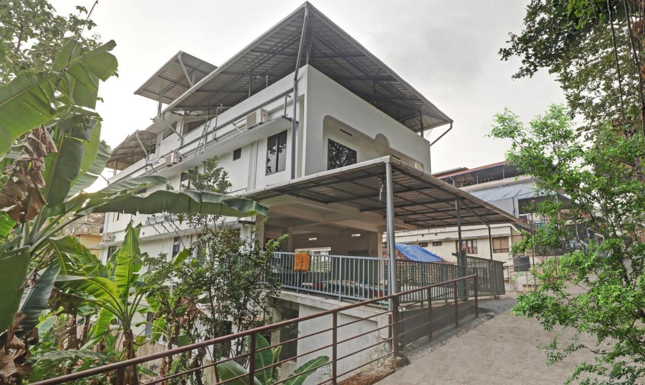 Nirupama,Hotel Aluva 700 Mtr From Aluva Railway Station Alwaye Exterior foto