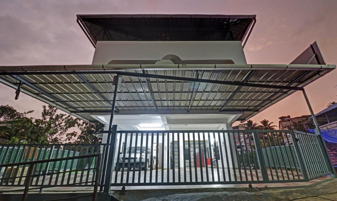 Nirupama,Hotel Aluva 700 Mtr From Aluva Railway Station Alwaye Exterior foto