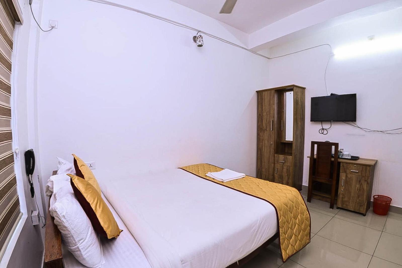 Nirupama,Hotel Aluva 700 Mtr From Aluva Railway Station Alwaye Exterior foto